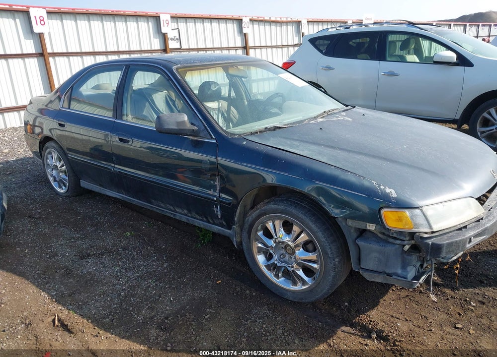1994 HONDA ACCORD EX VIN: 1HGCD5568RA133139