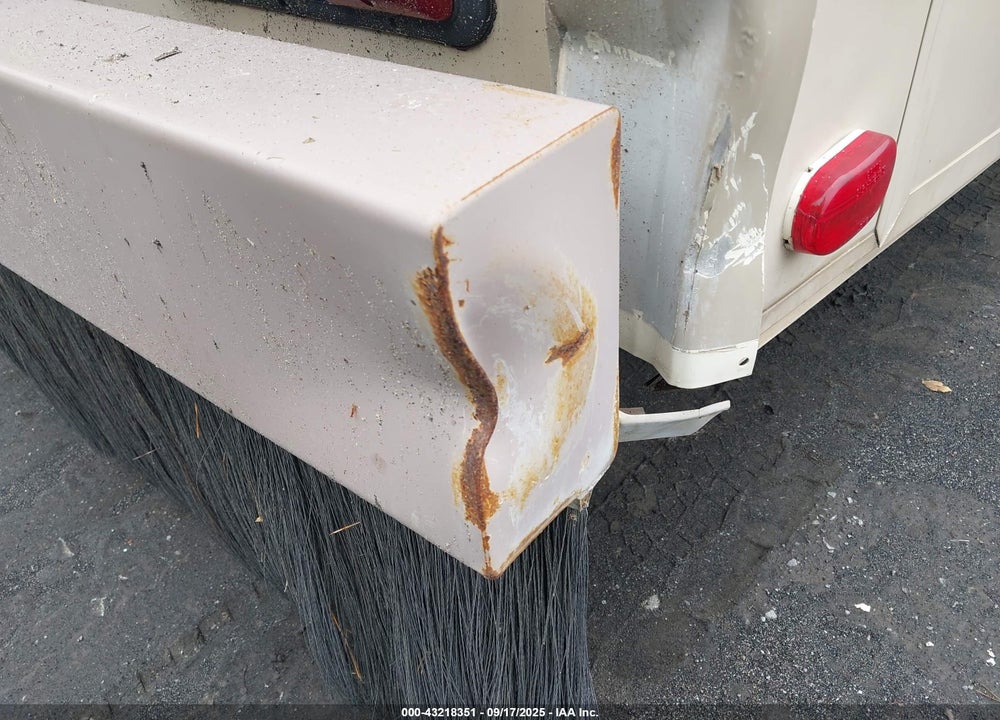 1995 CHEVROLET P30 VIN: 1GBLP37N6S3301311