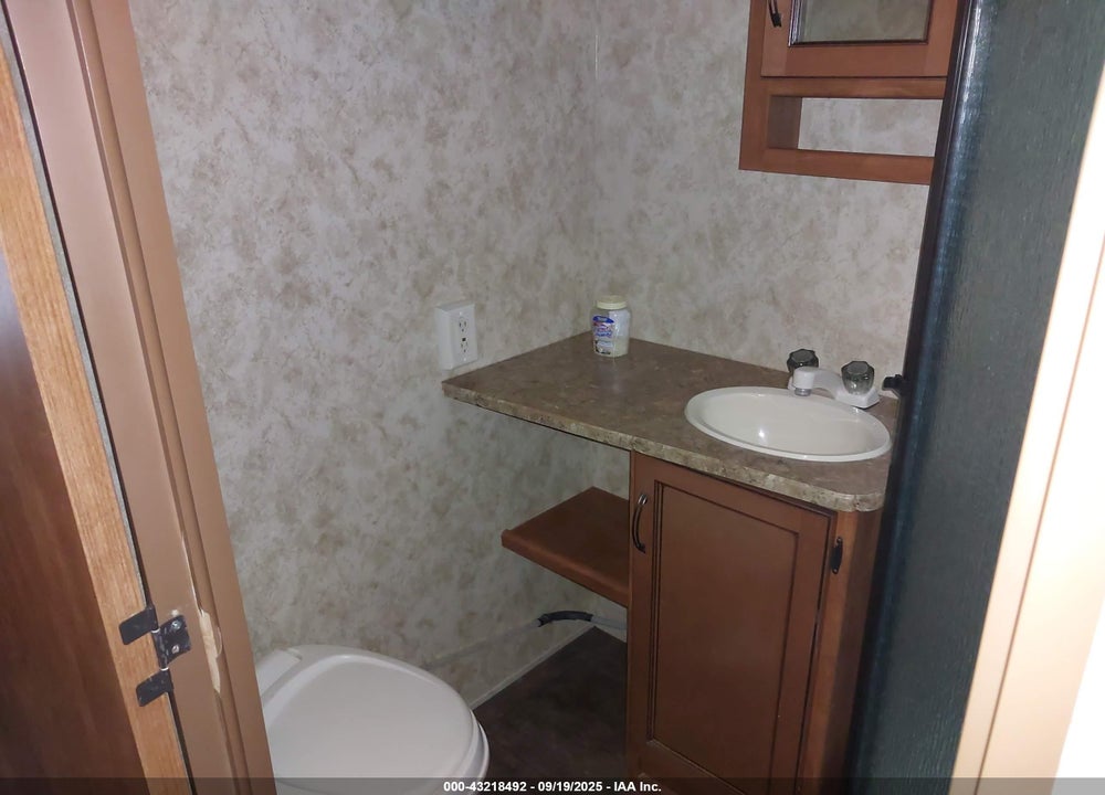 2012 KEYSTONE BULLET VIN: 4YDT24820CD421053
