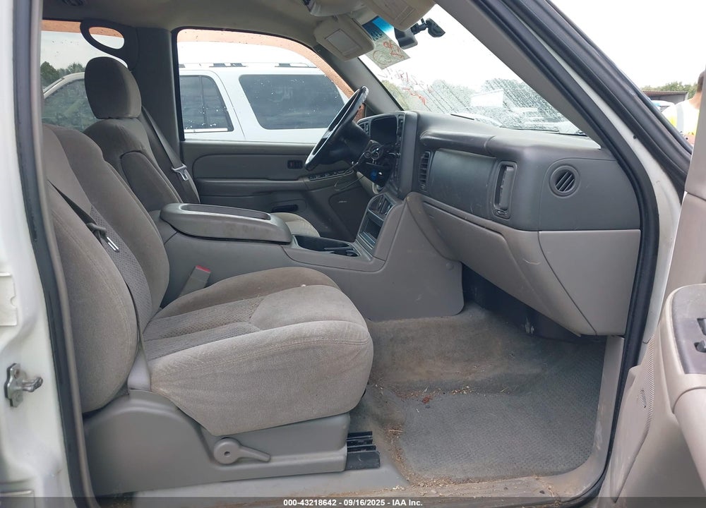 2005 CHEVROLET SUBURBAN 1500 LS VIN: 3GNFK16Z85G107579