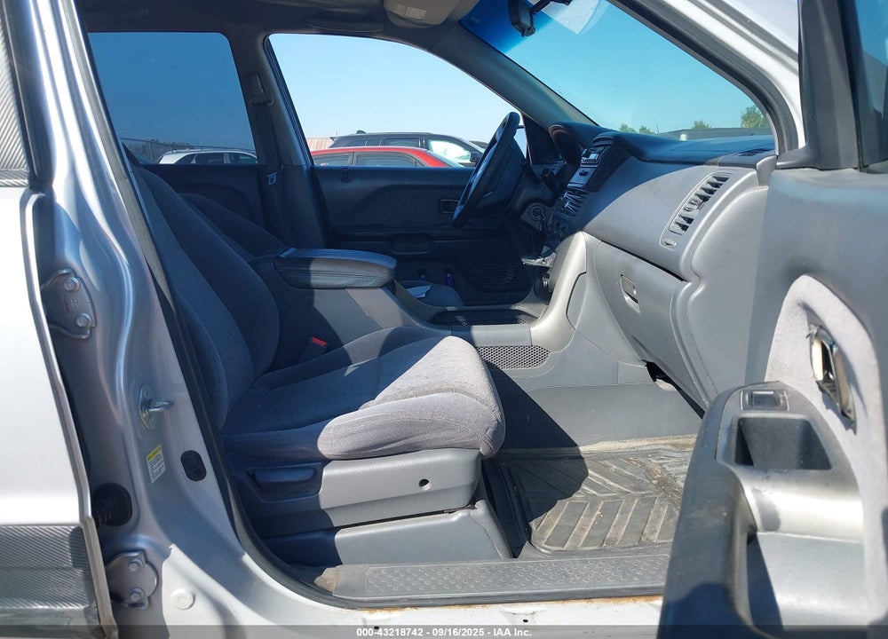2003 HONDA PILOT LX VIN: 2HKYF18153H620466