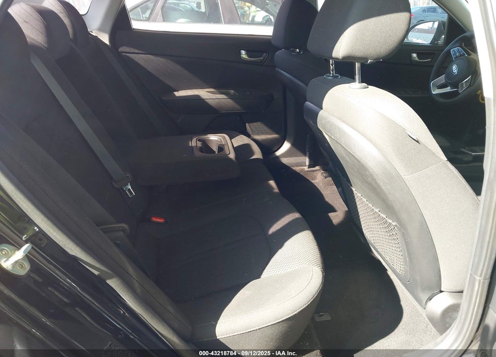 2019 KIA OPTIMA LX VIN: 5XXGT4L34KG320670