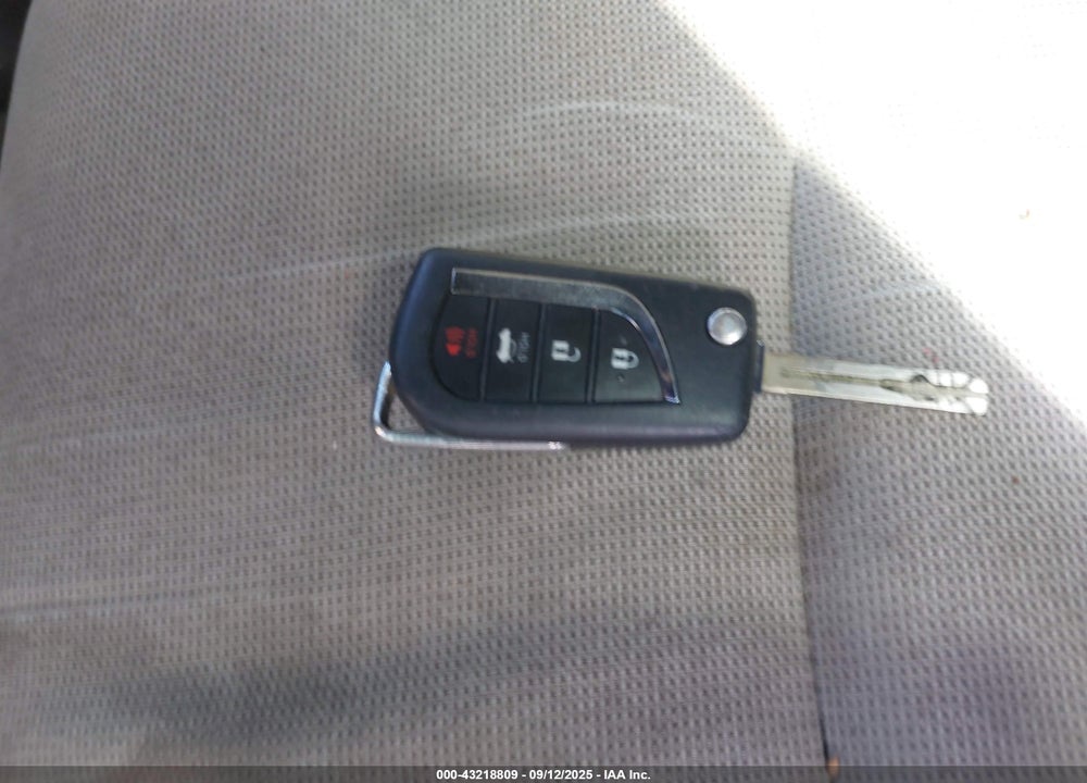 2021 TOYOTA COROLLA LE VIN: JTDEPMAE3MJ145259