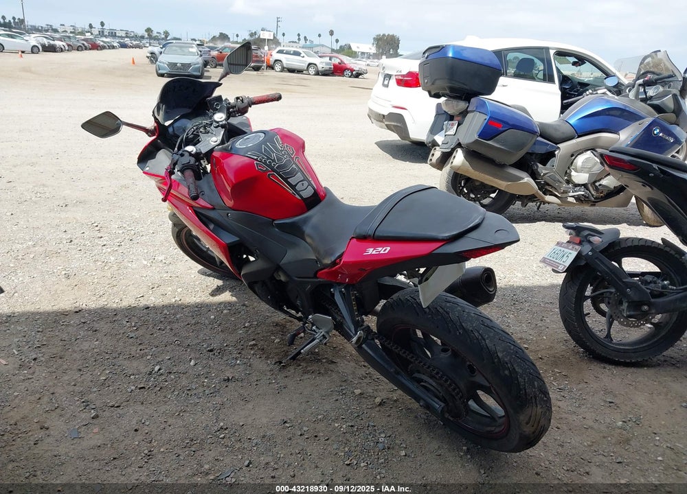 2015 YAMAHA YZFR3 VIN: MH3RH06Y6FK008468