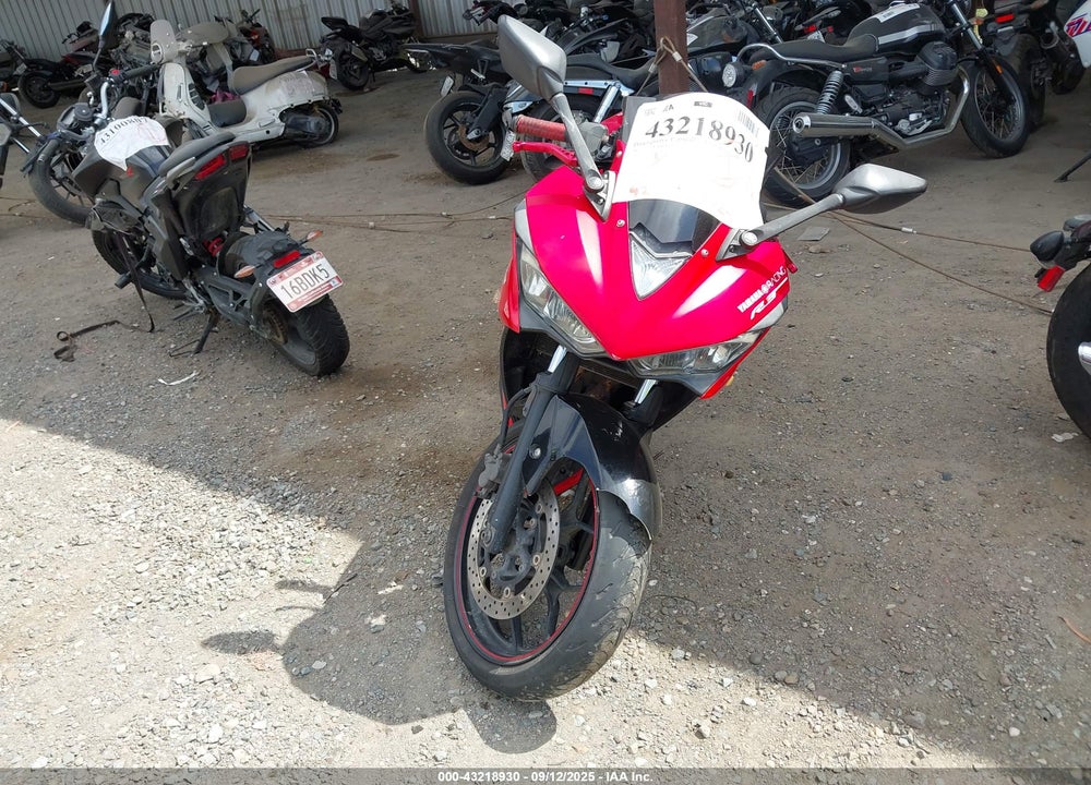 2015 YAMAHA YZFR3 VIN: MH3RH06Y6FK008468