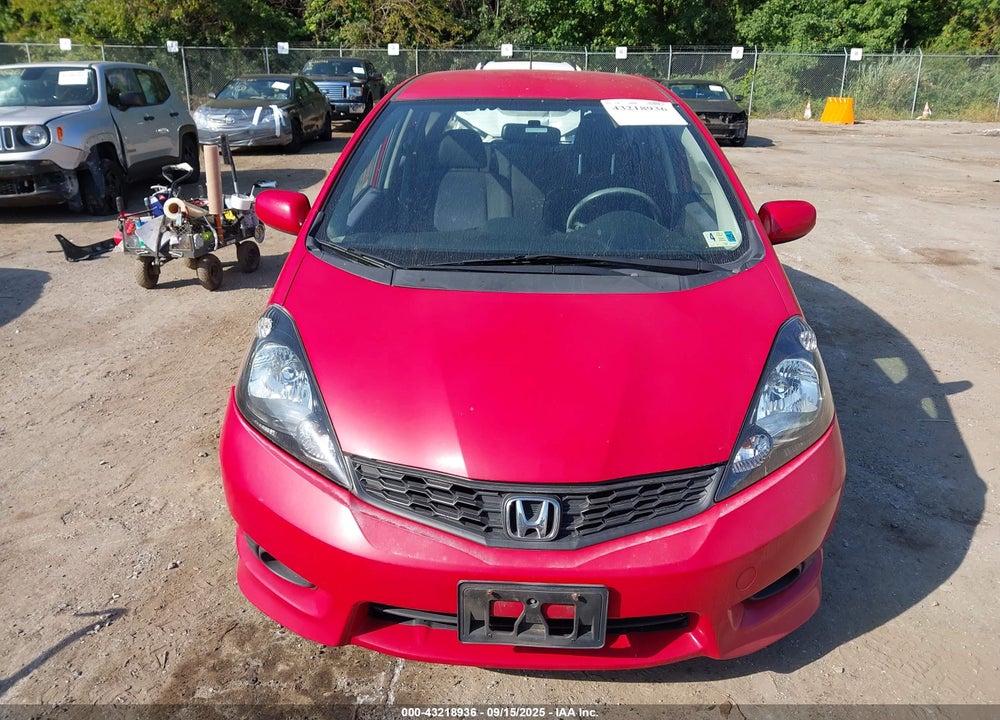 2013 HONDA FIT VIN: JHMGE8H55DC000691