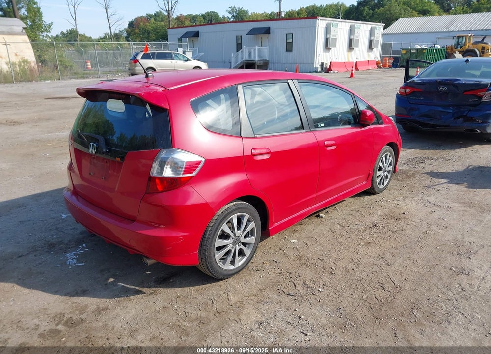 2013 HONDA FIT VIN: JHMGE8H55DC000691