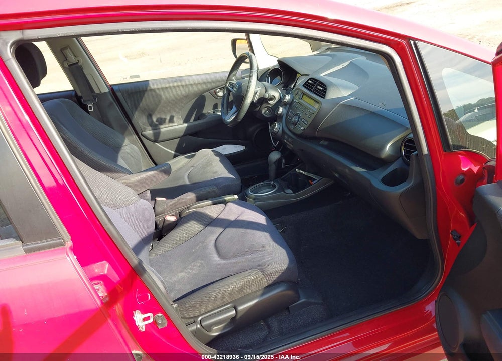 2013 HONDA FIT VIN: JHMGE8H55DC000691
