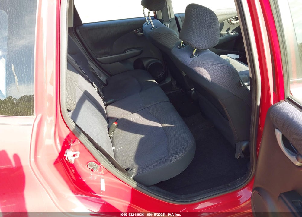 2013 HONDA FIT VIN: JHMGE8H55DC000691