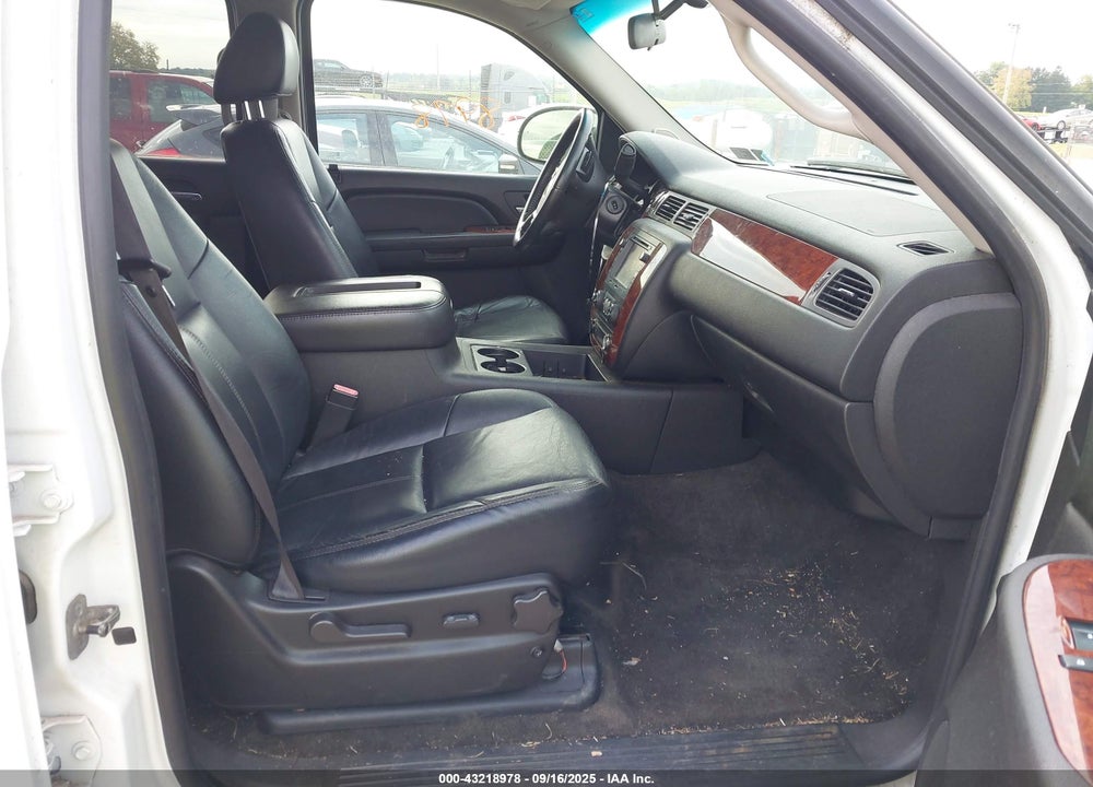 2009 CHEVROLET TAHOE VIN: 1GNFK23089R233913