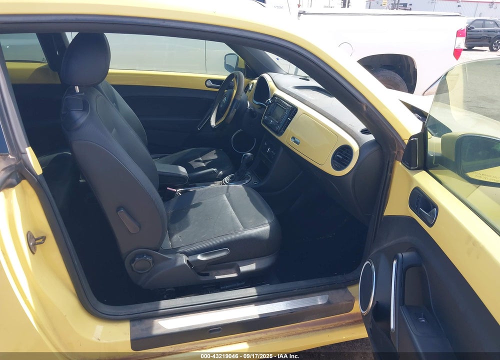 2012 VOLKSWAGEN BEETLE VIN: 3VWJX7AT5CM652516