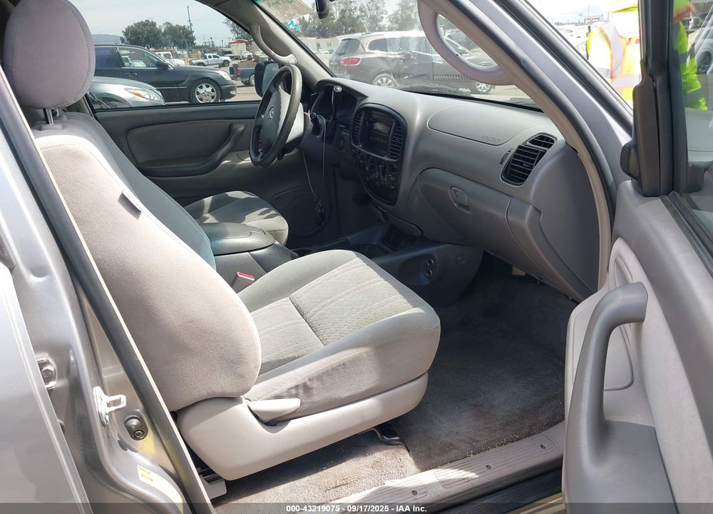 2005 TOYOTA TUNDRA SR5 V8 VIN: 5TBET34185S464569