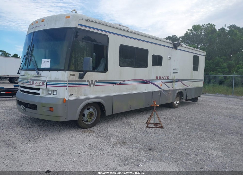 2000 WINNEBAGO BRAVE MOTORHOME VIN: 5B4LP37J4Y3318406