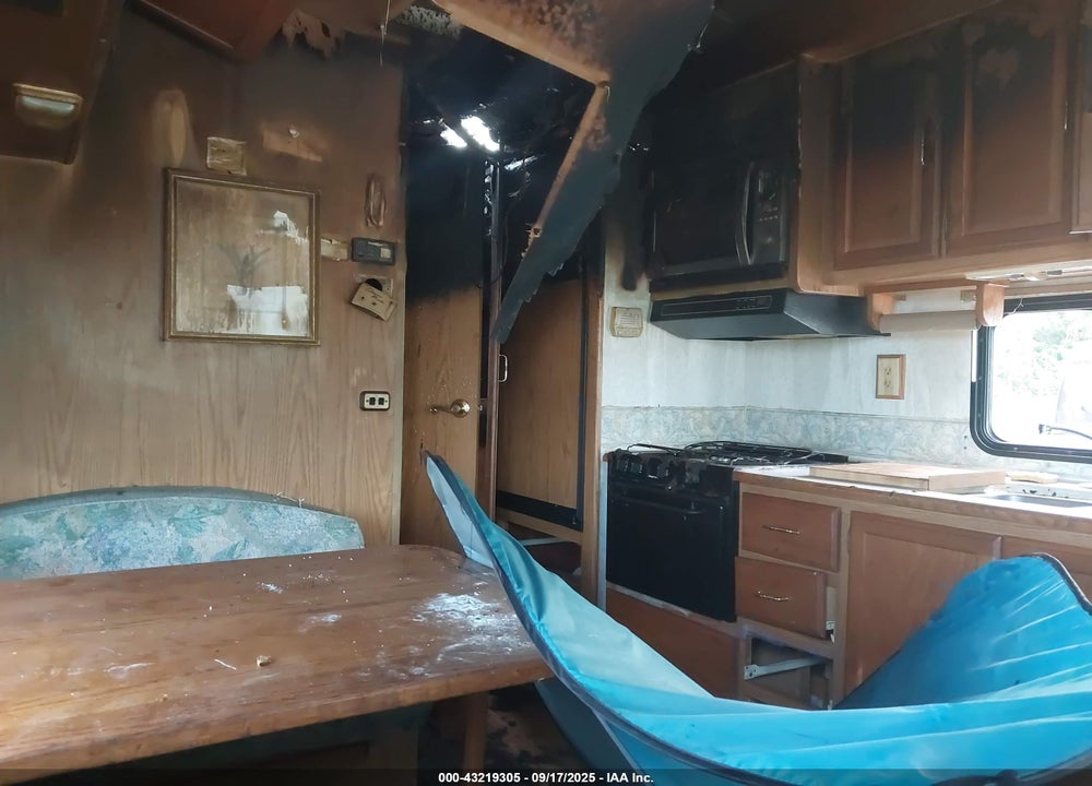2000 WINNEBAGO BRAVE MOTORHOME VIN: 5B4LP37J4Y3318406