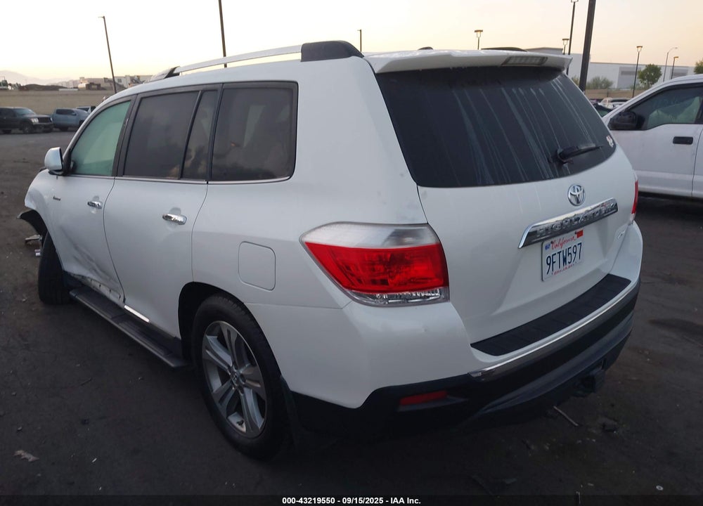 2011 TOYOTA HIGHLANDER LIMITED V6 VIN: 5TDDK3EHXBS077020