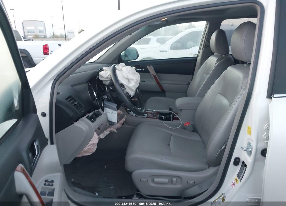 2011 TOYOTA HIGHLANDER LIMITED V6 VIN: 5TDDK3EHXBS077020