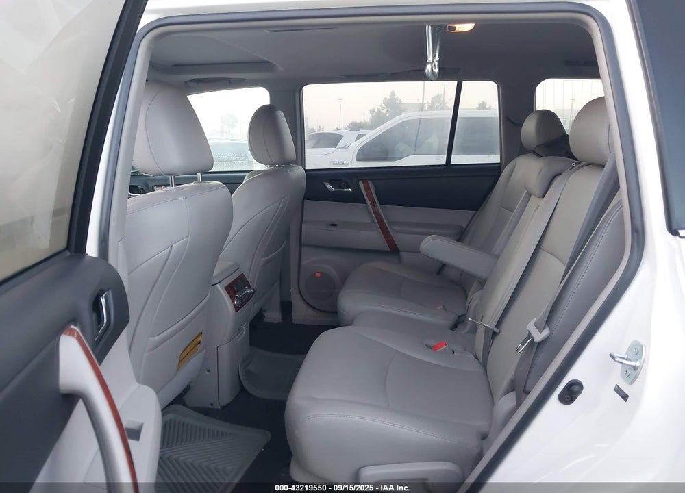 2011 TOYOTA HIGHLANDER LIMITED V6 VIN: 5TDDK3EHXBS077020
