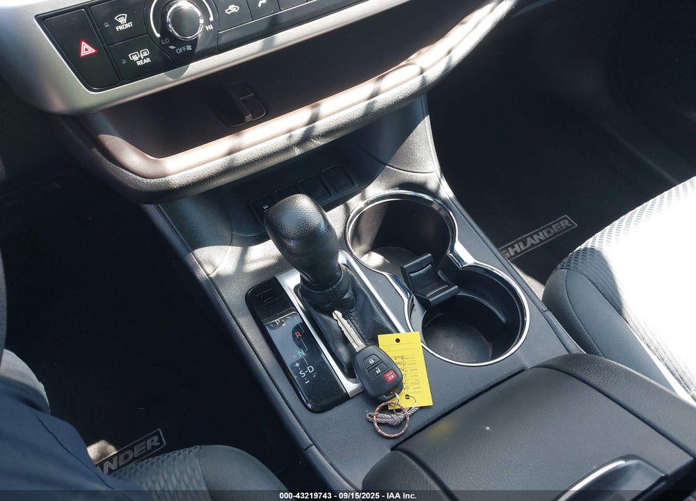 2019 TOYOTA HIGHLANDER LE VIN: 5TDZZRFH7KS315991