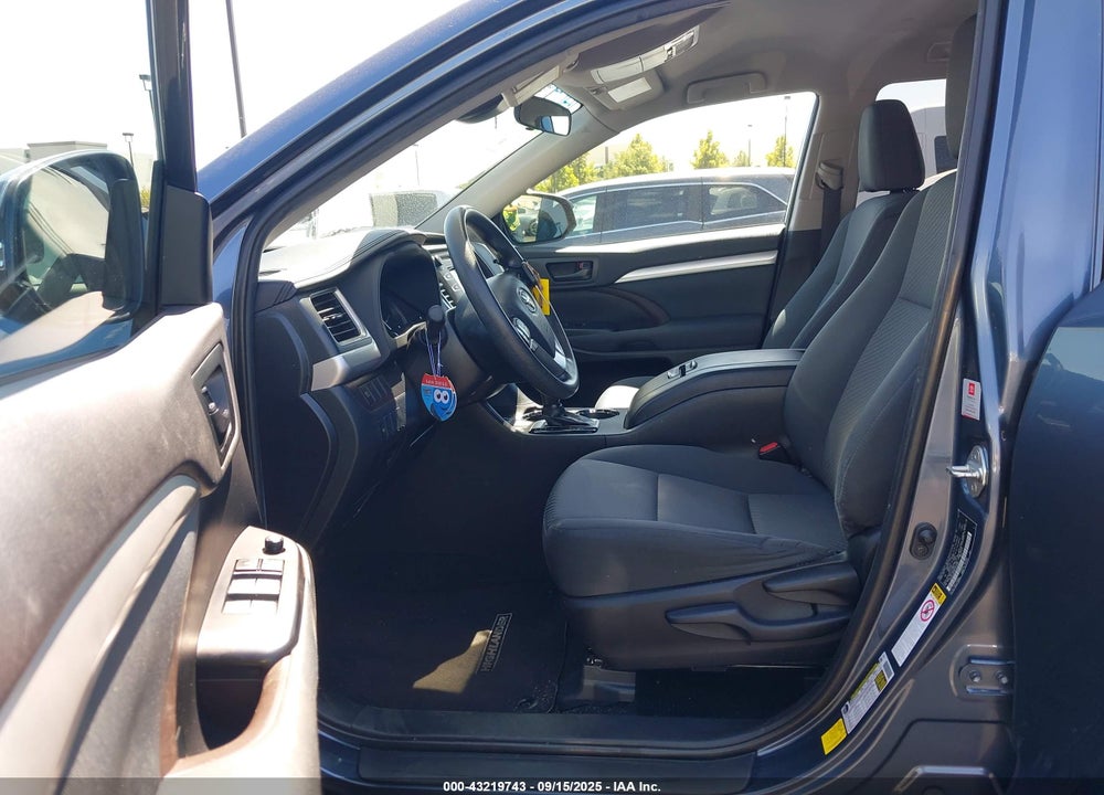 2019 TOYOTA HIGHLANDER LE VIN: 5TDZZRFH7KS315991