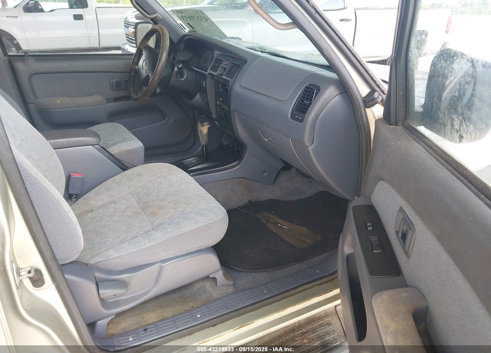 2000 TOYOTA 4RUNNER VIN: JT3GM84R0Y0066705