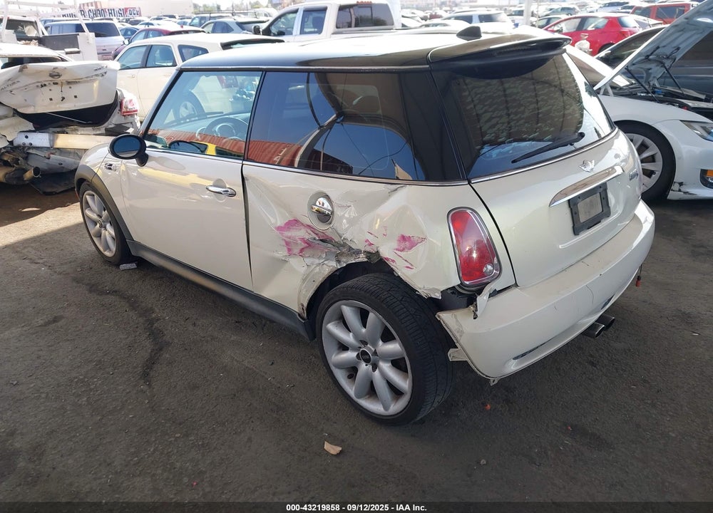 2006 MINI COOPER S VIN: WMWRE33586TJ37502