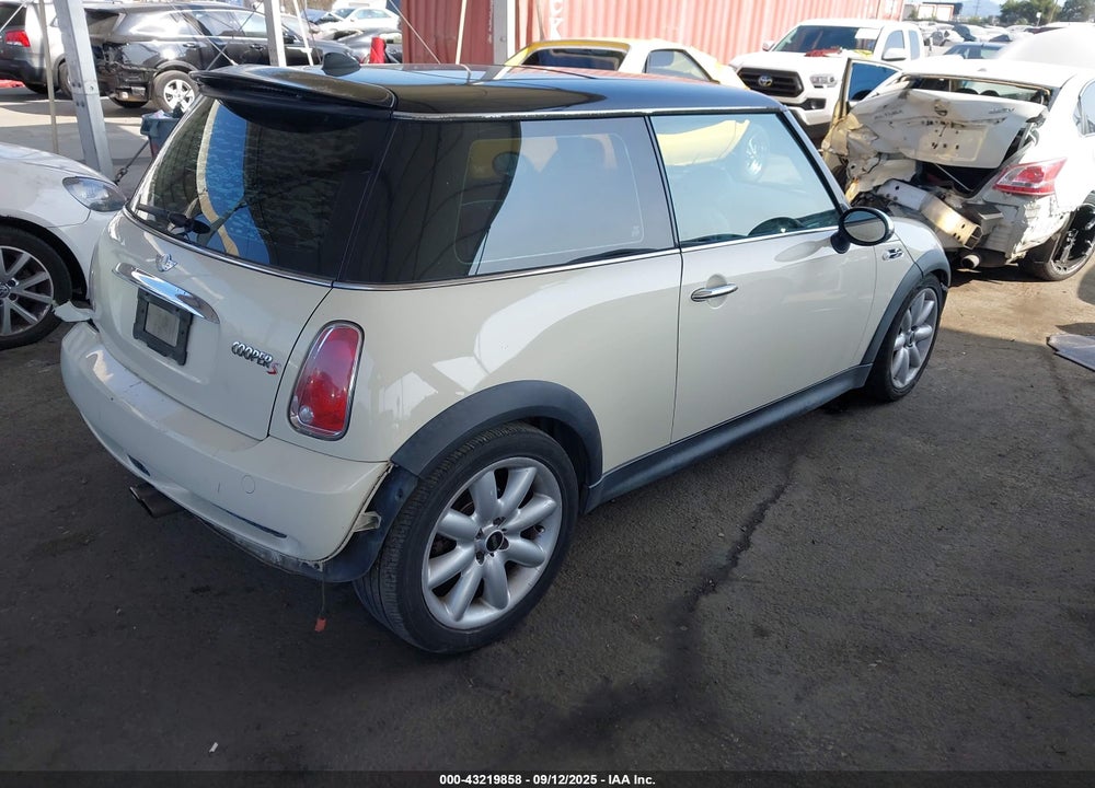 2006 MINI COOPER S VIN: WMWRE33586TJ37502