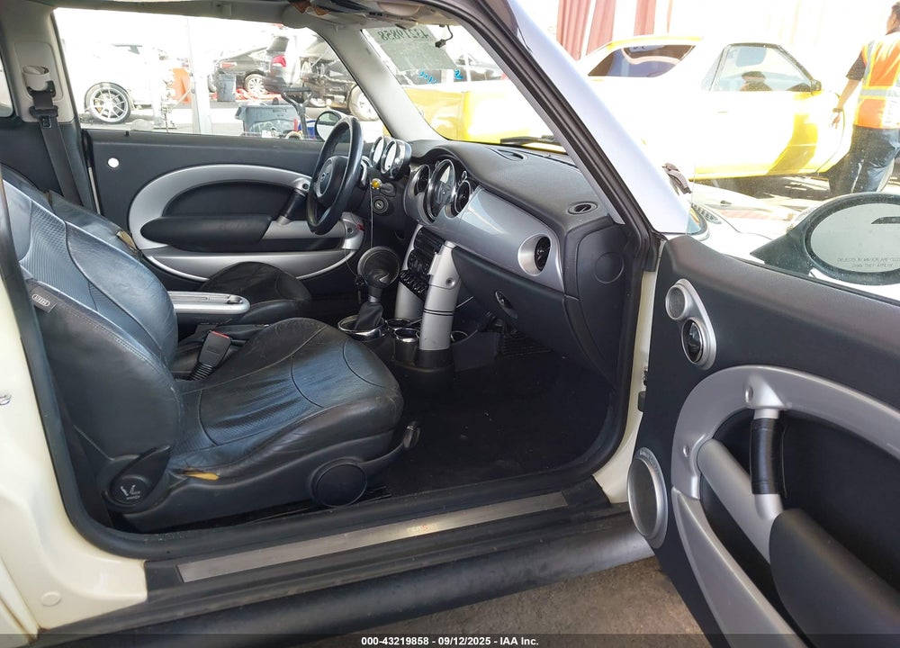 2006 MINI COOPER S VIN: WMWRE33586TJ37502