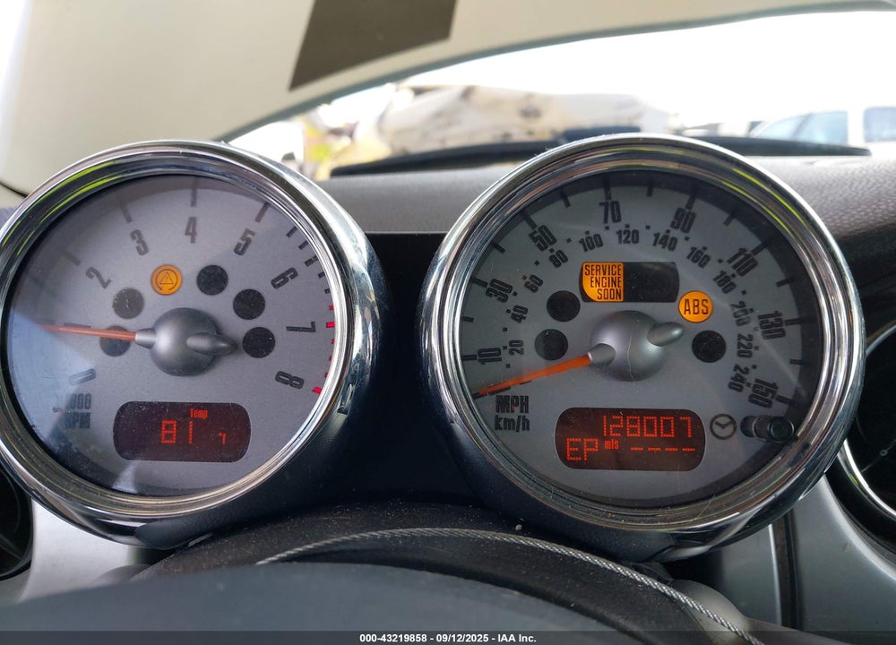 2006 MINI COOPER S VIN: WMWRE33586TJ37502