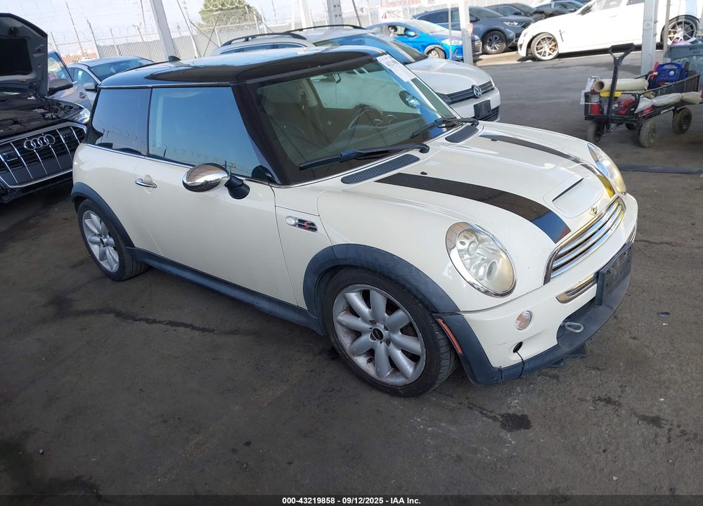 2006 MINI COOPER S VIN: WMWRE33586TJ37502