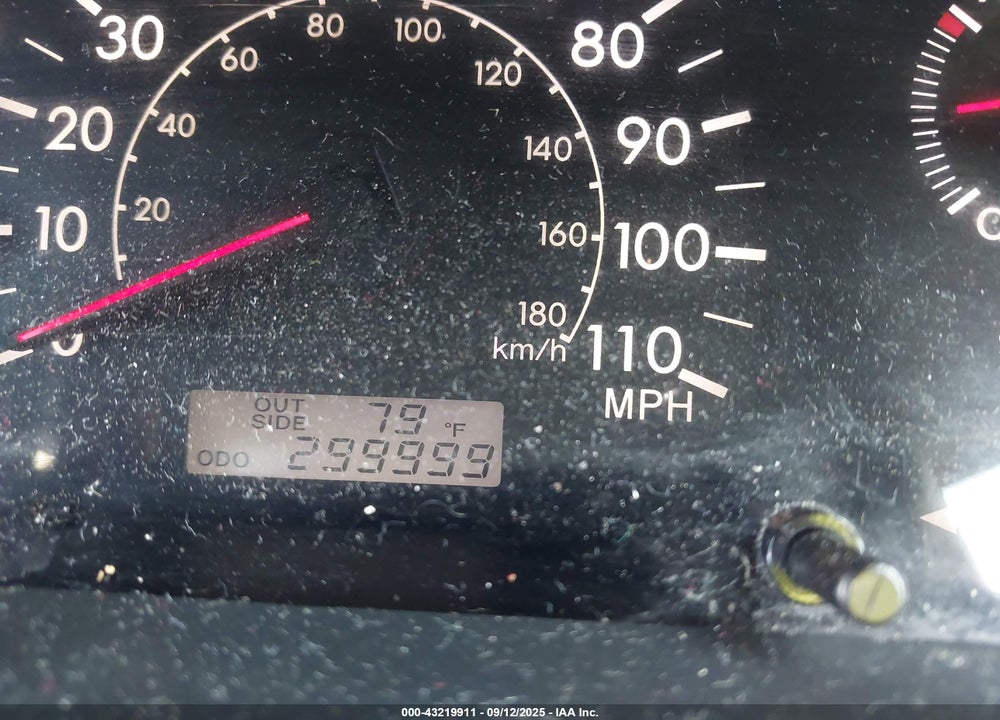 2005 TOYOTA COROLLA LE VIN: 2T1BR32E35C326610