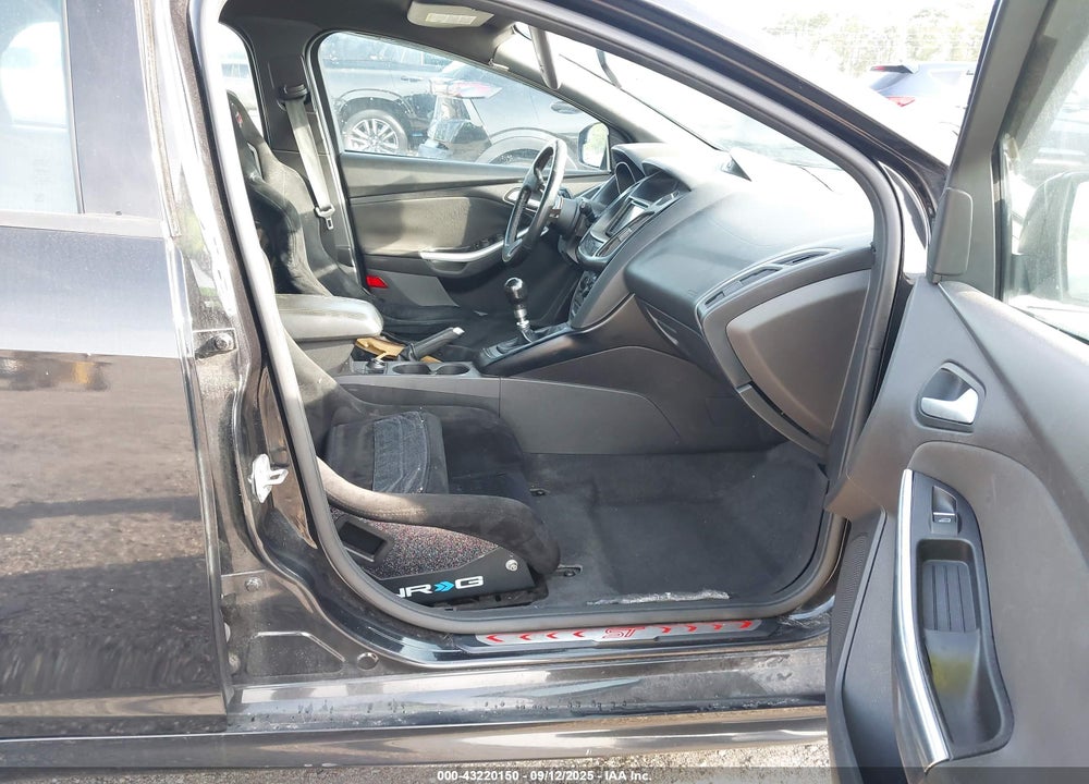 2013 FORD FOCUS VIN: 1FADP3L90DL364602