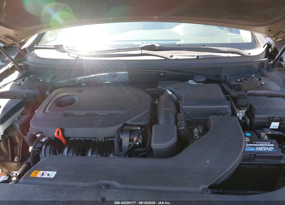 2015 HYUNDAI SONATA VIN: 5NPE24AF9FH137461