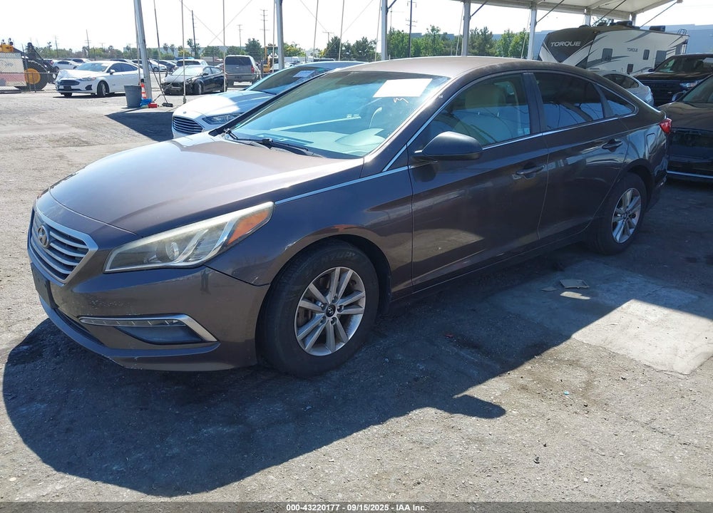 2015 HYUNDAI SONATA VIN: 5NPE24AF9FH137461