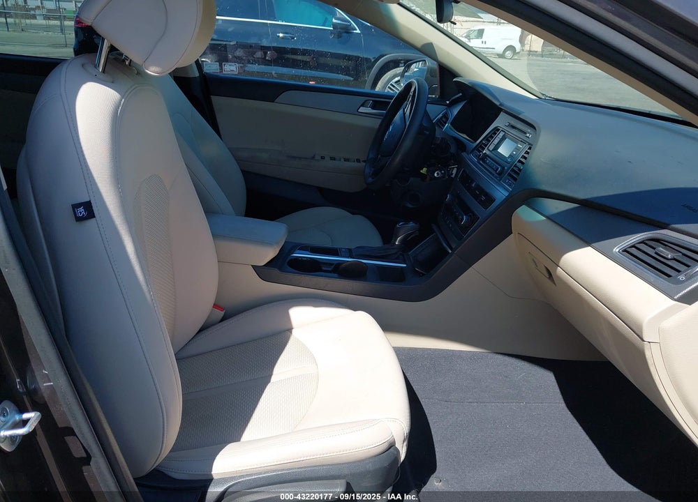 2015 HYUNDAI SONATA VIN: 5NPE24AF9FH137461