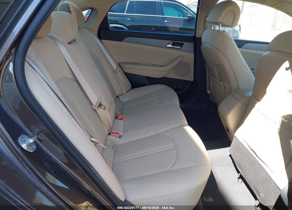 2015 HYUNDAI SONATA VIN: 5NPE24AF9FH137461