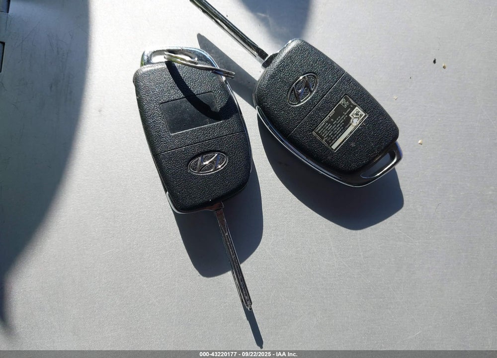 2015 HYUNDAI SONATA VIN: 5NPE24AF9FH137461
