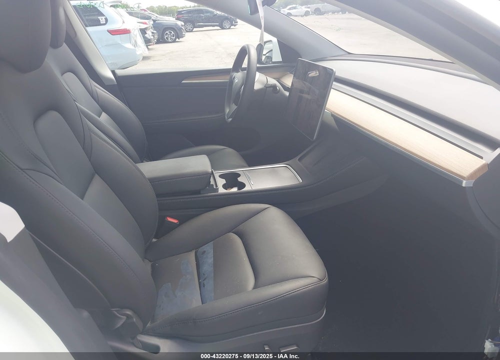 2024 TESLA MODEL Y VIN: 7SAYGDEE1RA269794