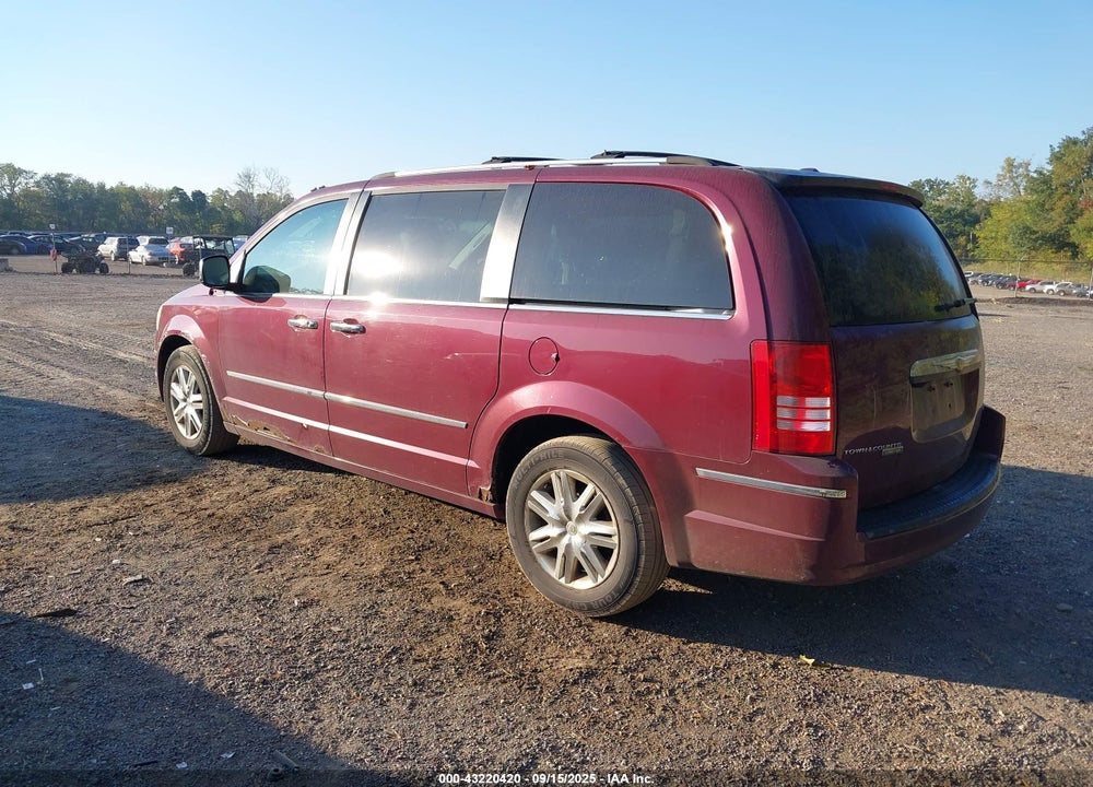 2008 CHRYSLER TOWN & COUNTRY VIN: 2A8HR64X68R661531