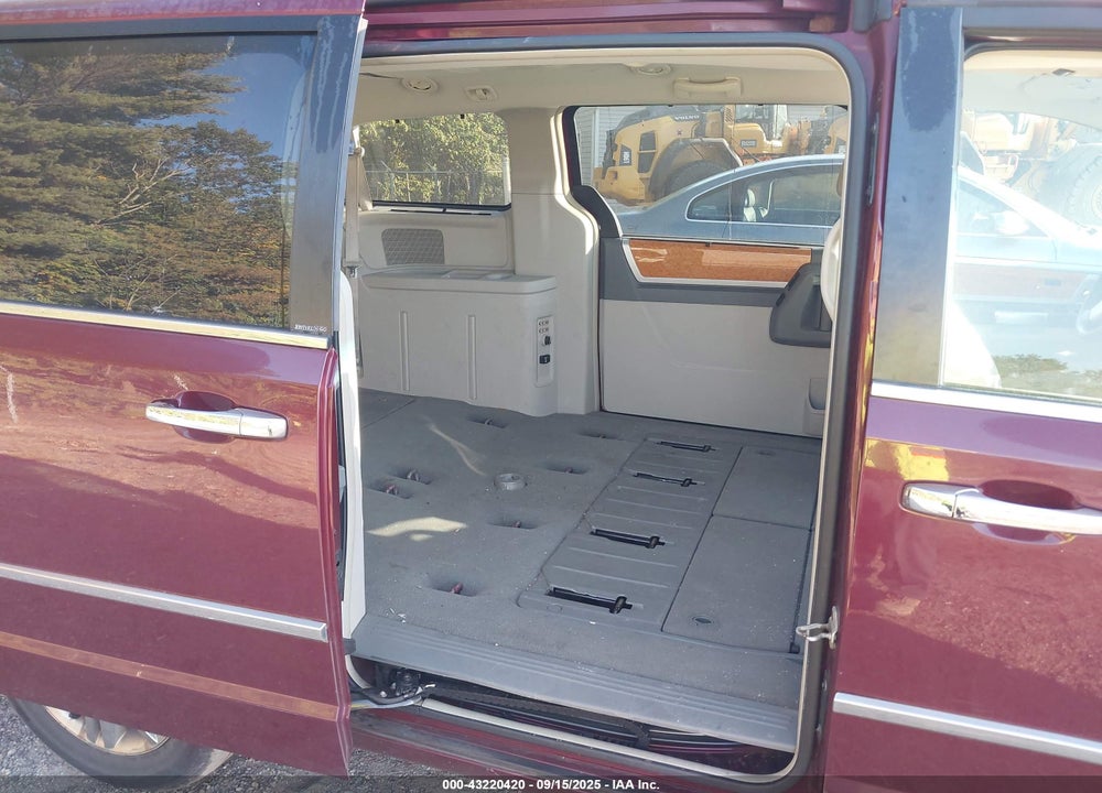 2008 CHRYSLER TOWN & COUNTRY VIN: 2A8HR64X68R661531