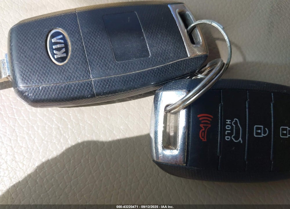 2015 KIA SORENTO LX VIN: 5XYKT3A60FG627224