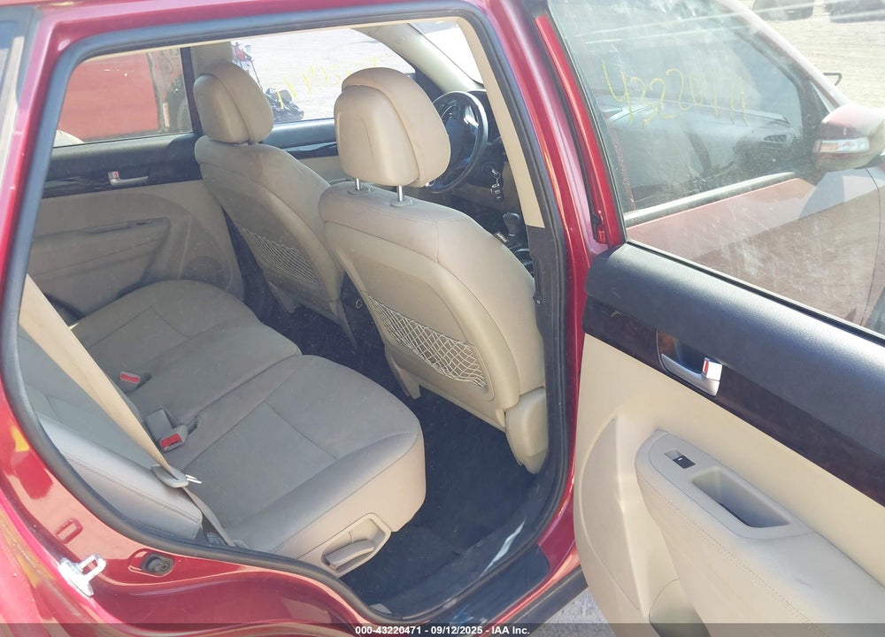 2015 KIA SORENTO LX VIN: 5XYKT3A60FG627224