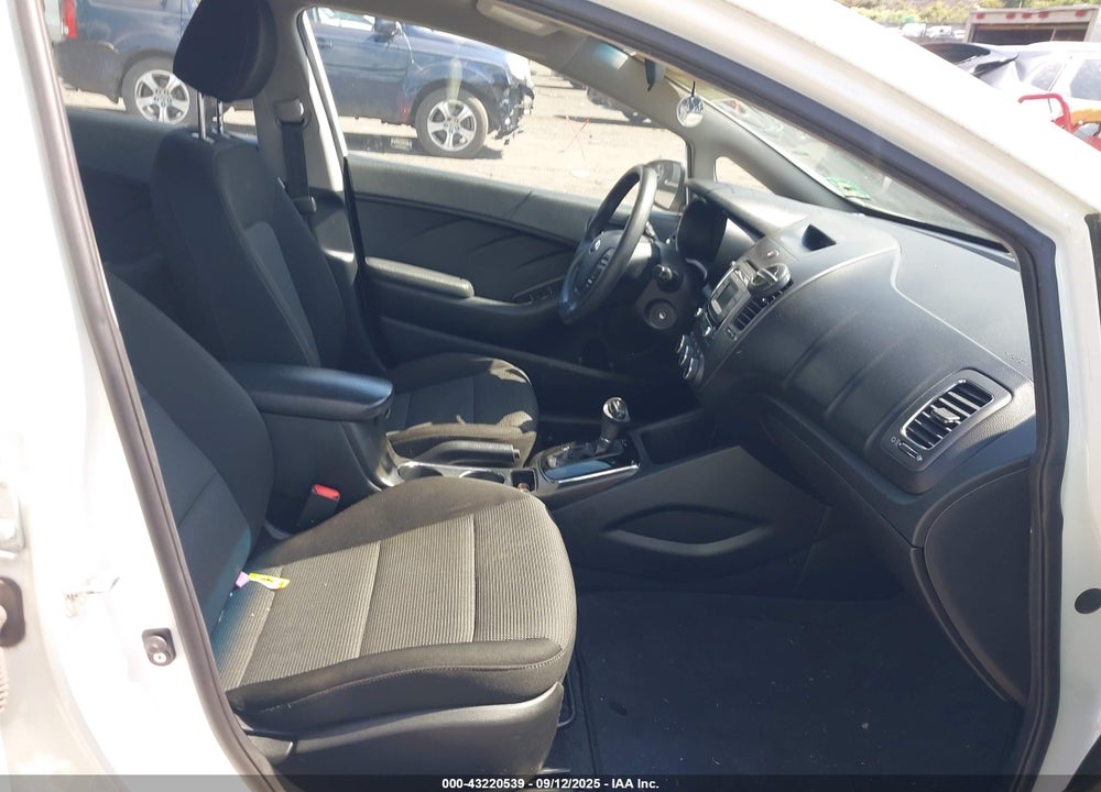 2018 KIA FORTE VIN: 3KPFK4A76JE236023