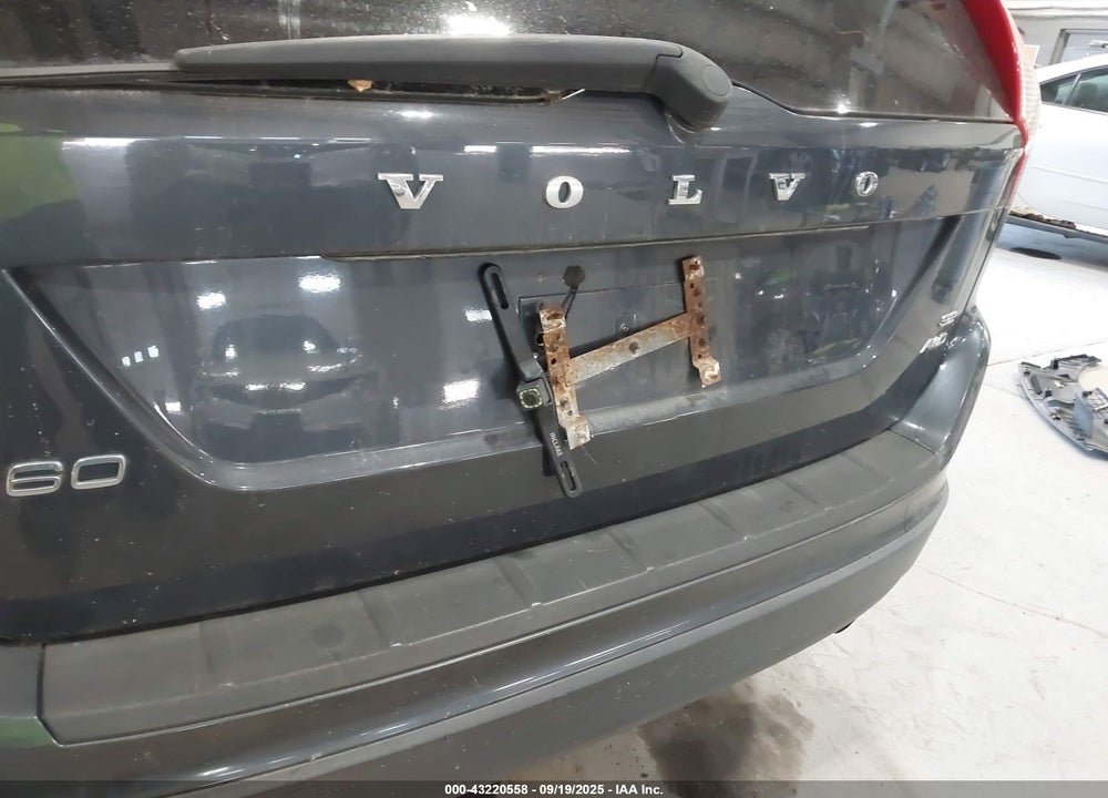 2010 VOLVO XC60 VIN: YV4960DZ6A2103943