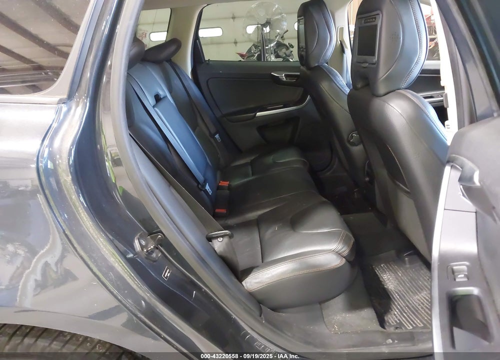 2010 VOLVO XC60 VIN: YV4960DZ6A2103943