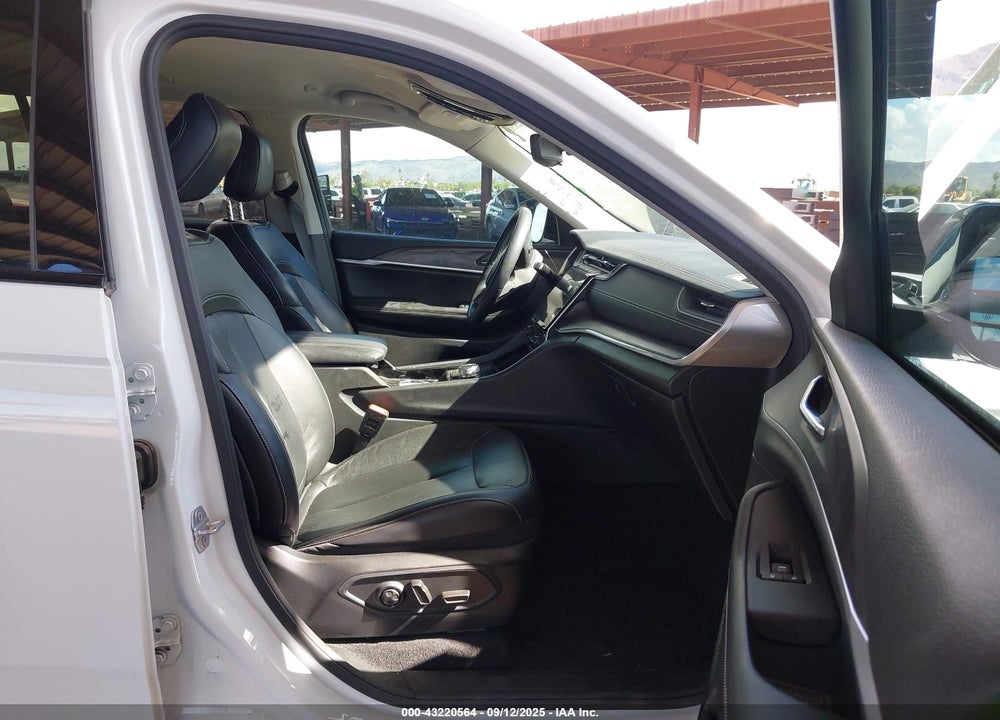 2021 JEEP GRAND CHEROKEE L VIN: 1C4RJKBG9M8200117