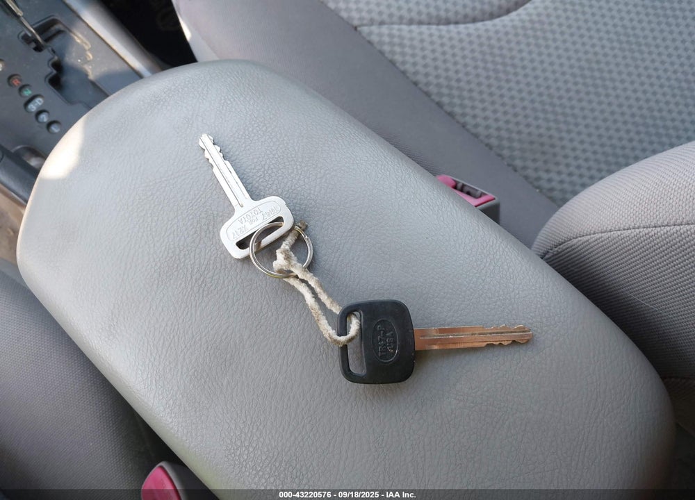2008 TOYOTA RAV4 VIN: JTMBD33V986076427