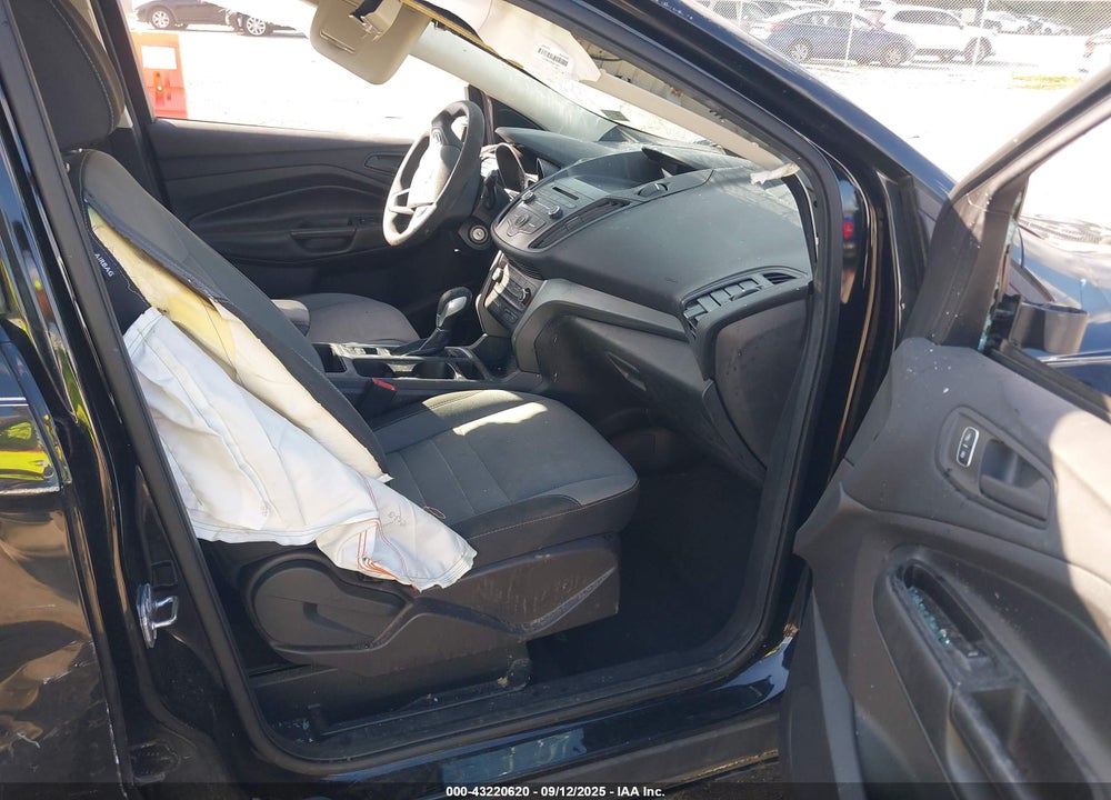 2017 FORD ESCAPE VIN: 1FMCU0F7XHUA18642
