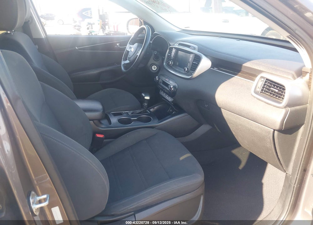 2019 KIA SORENTO VIN: 5XYPG4A31KG452515