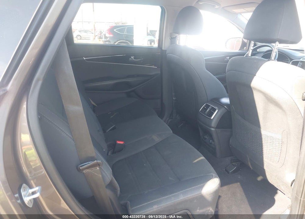 2019 KIA SORENTO VIN: 5XYPG4A31KG452515