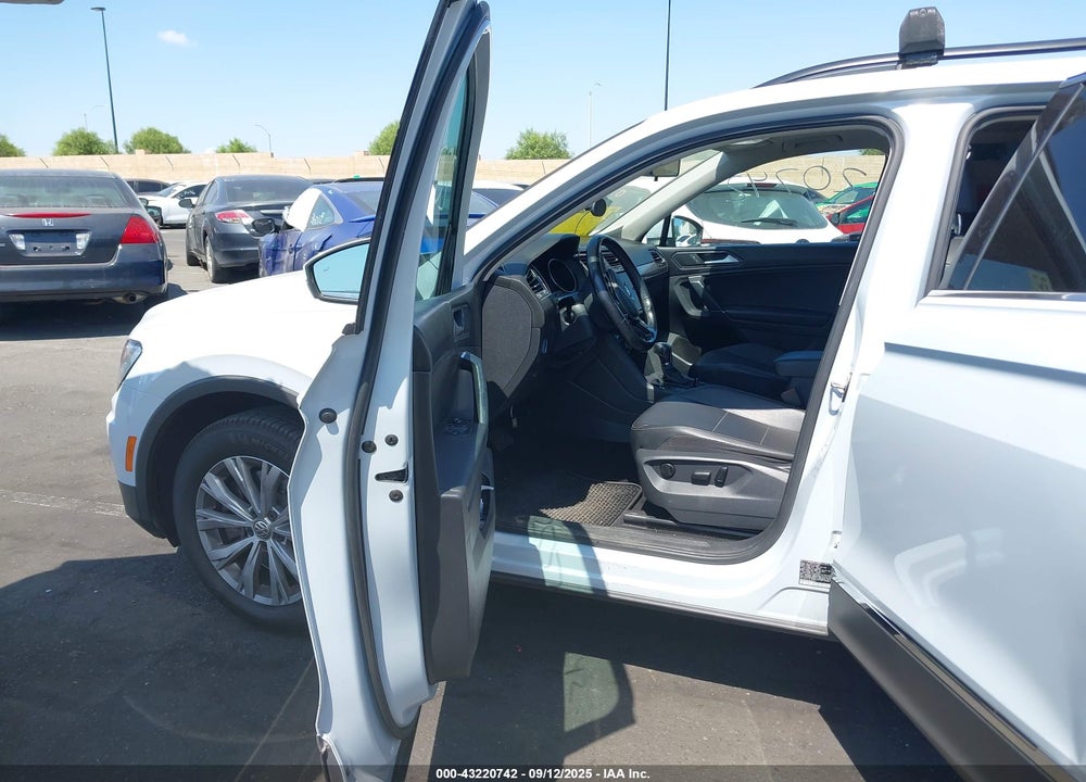 2018 VOLKSWAGEN TIGUAN 2.0T SE/2.0T SEL VIN: 3VV3B7AX5JM161861